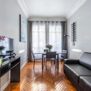 https://nice-central-art-deco-flat-45-m.fr-provencehotel.com